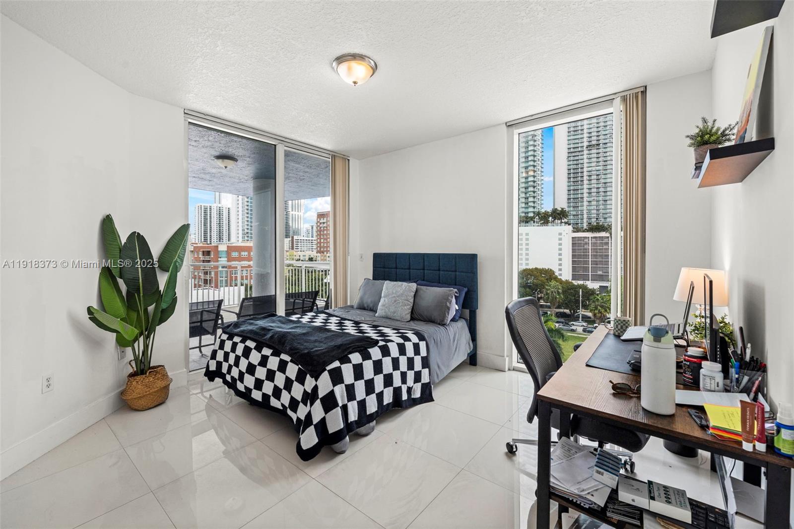 1800 BISCAYNE PLAZA CONDO - Residential