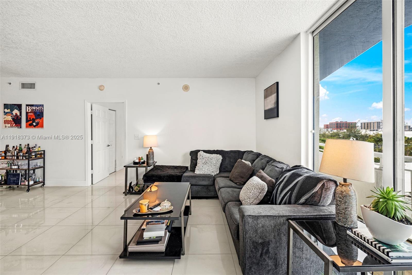 1800 BISCAYNE PLAZA CONDO - Residential