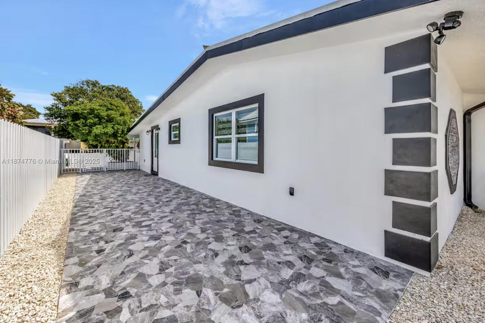 VENICE KEY VACCAS - Residential