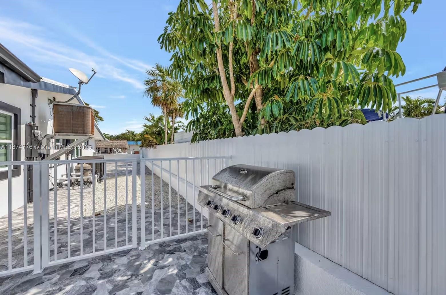 VENICE KEY VACCAS - Residential