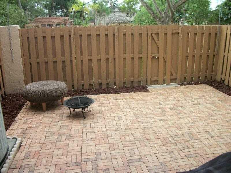 LA MAISON AT THE HAMMOCKS - Residential Lease