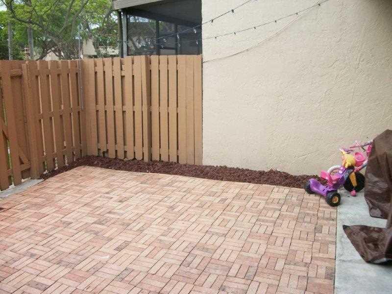 LA MAISON AT THE HAMMOCKS - Residential Lease