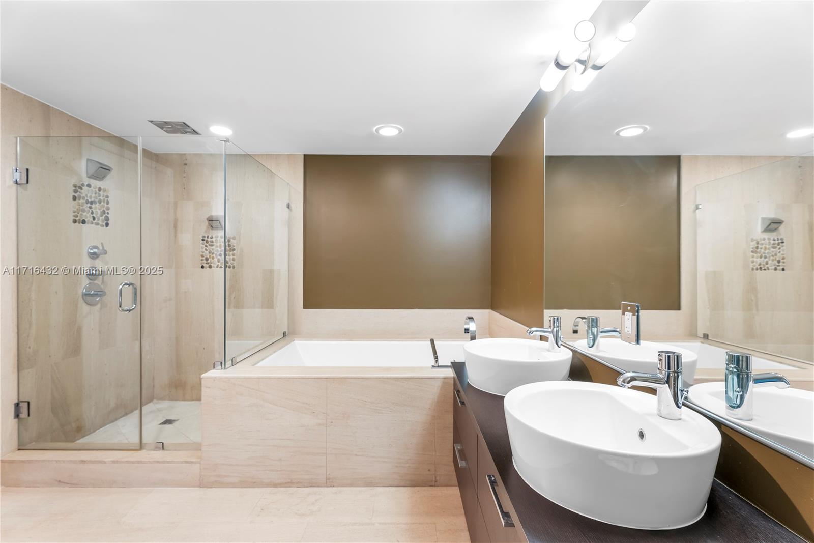 MEI CONDO - Residential