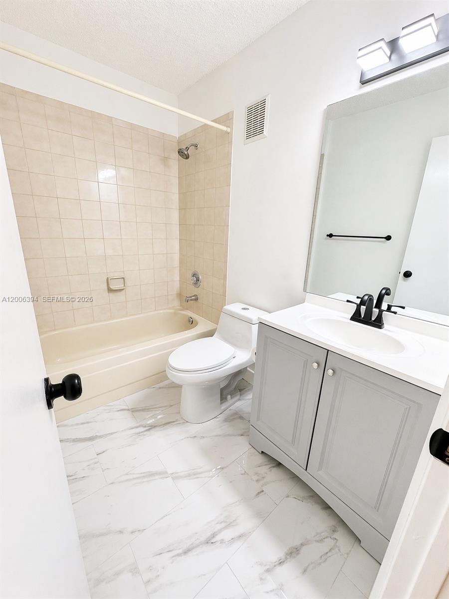 THE GABLES III TOWNHOMES - Residential Lease