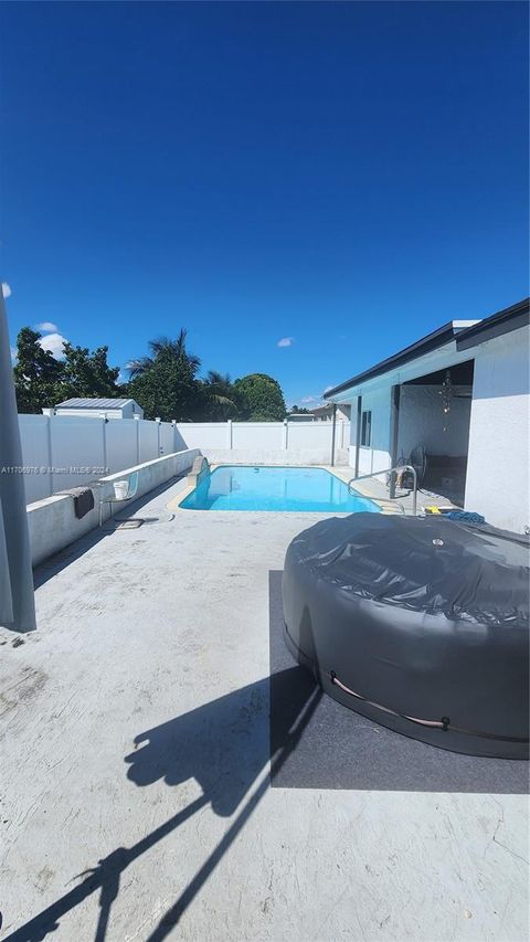 A home in Lauderdale Lakes