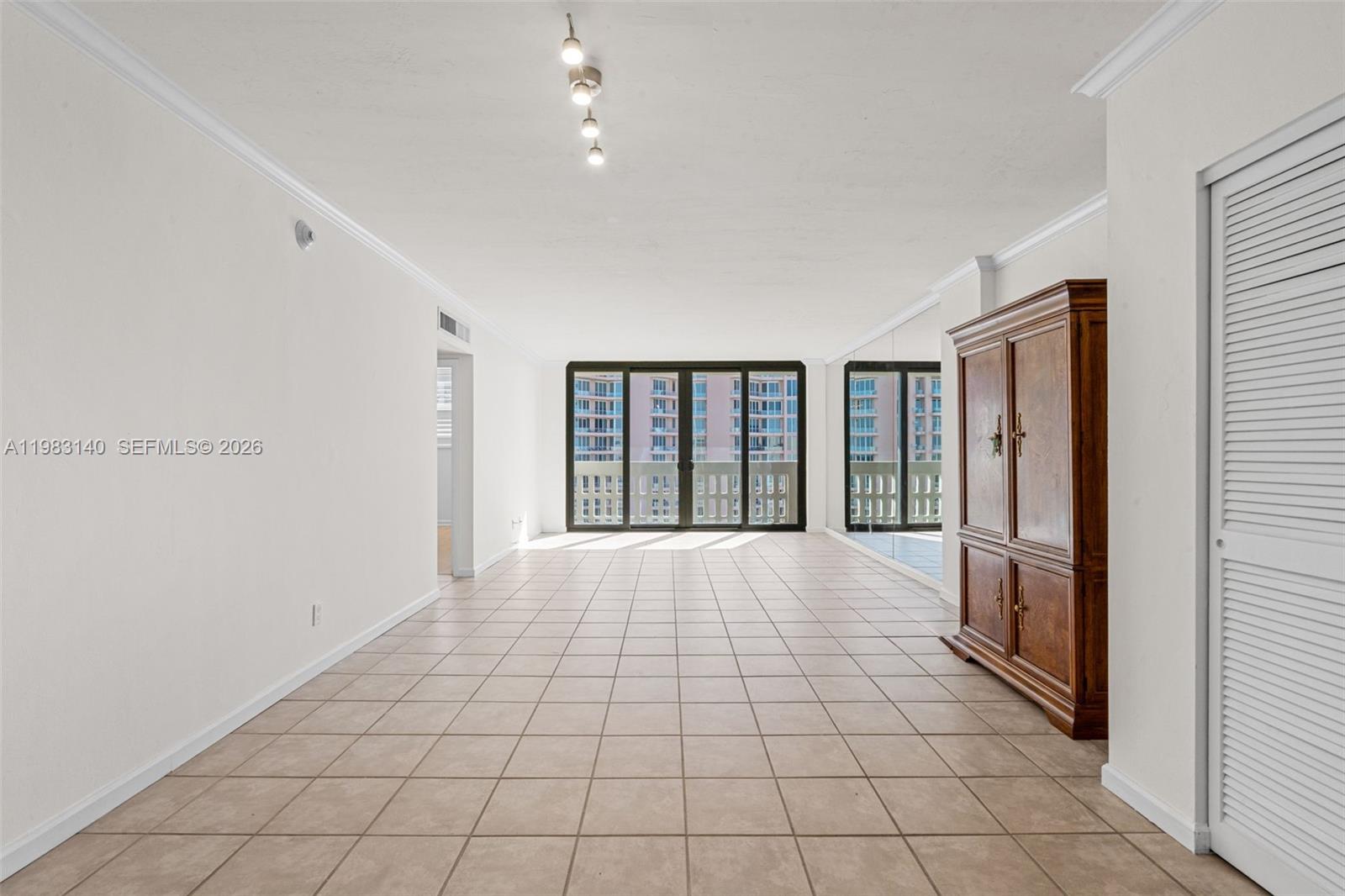 GABLES WATERWAY TOWERS CO - Residential Lease