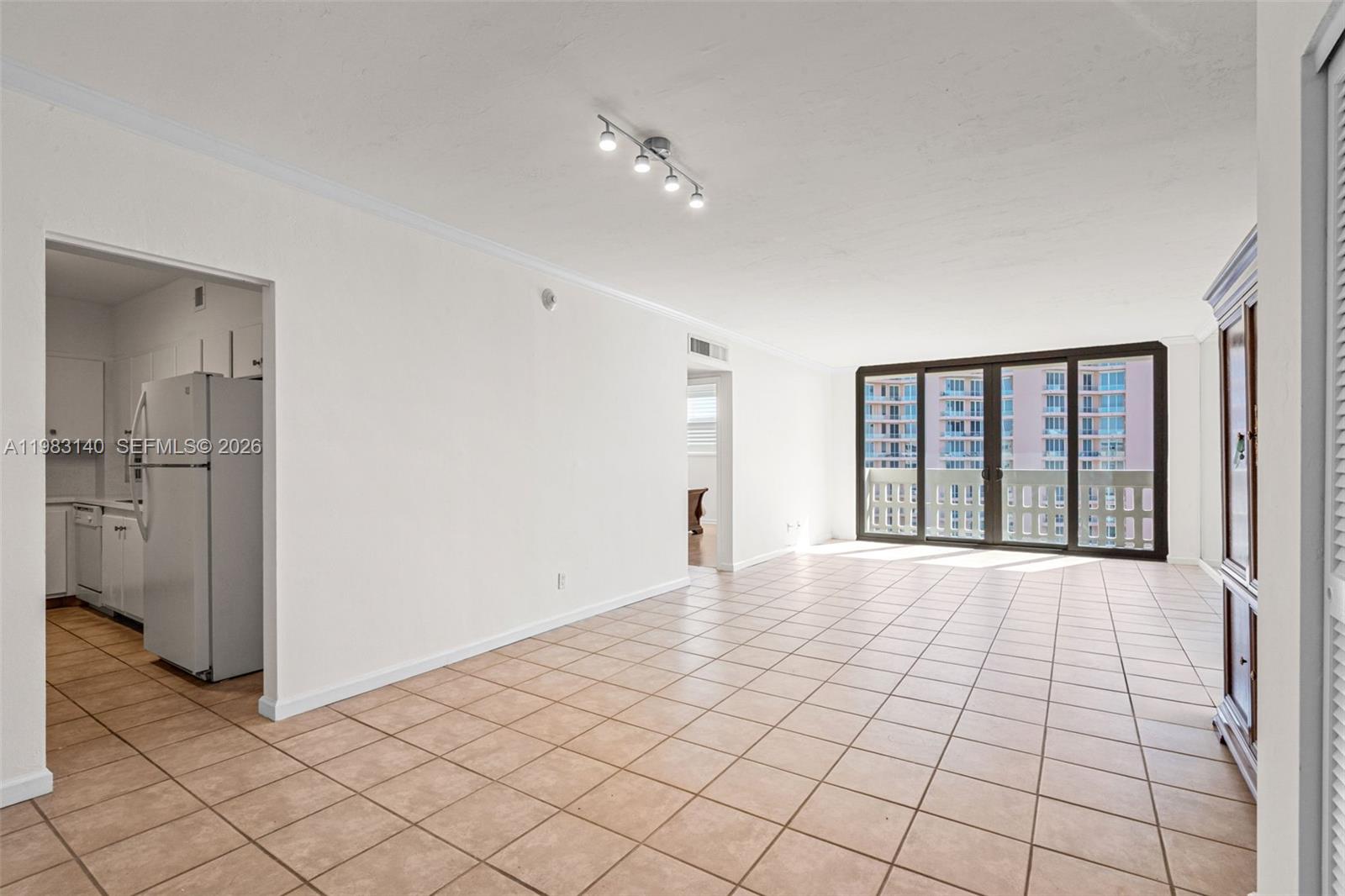 GABLES WATERWAY TOWERS CO - Residential Lease