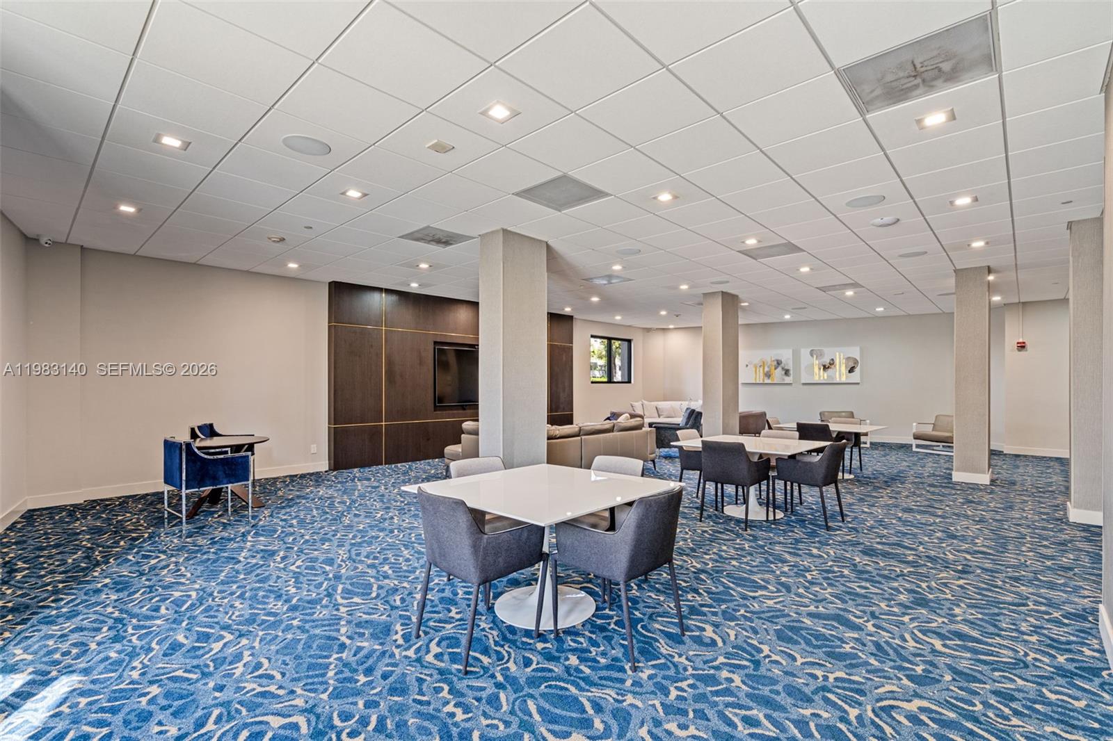 GABLES WATERWAY TOWERS CO - Residential Lease