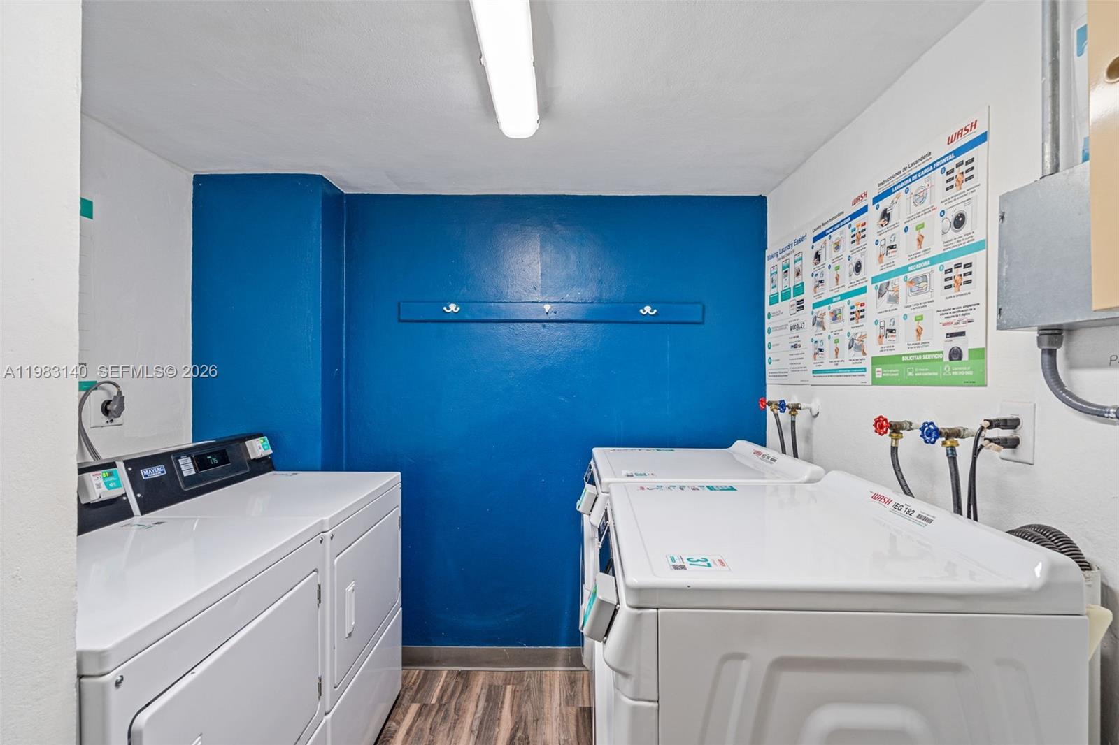 GABLES WATERWAY TOWERS CO - Residential Lease