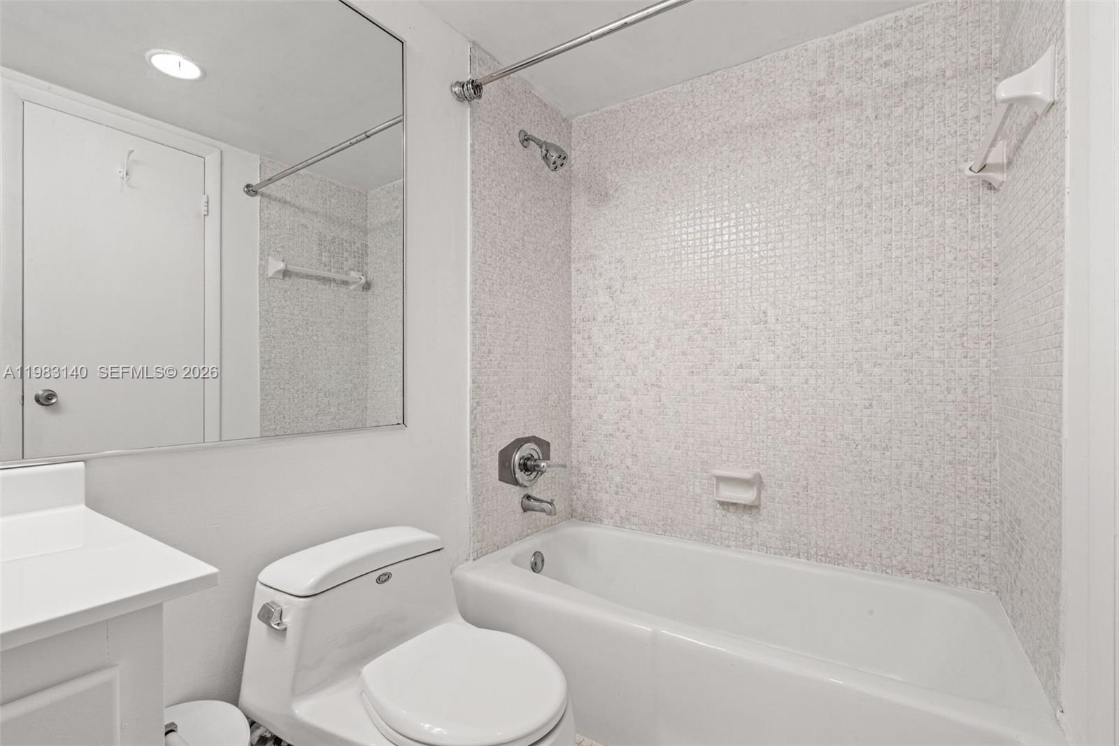 GABLES WATERWAY TOWERS CO - Residential Lease