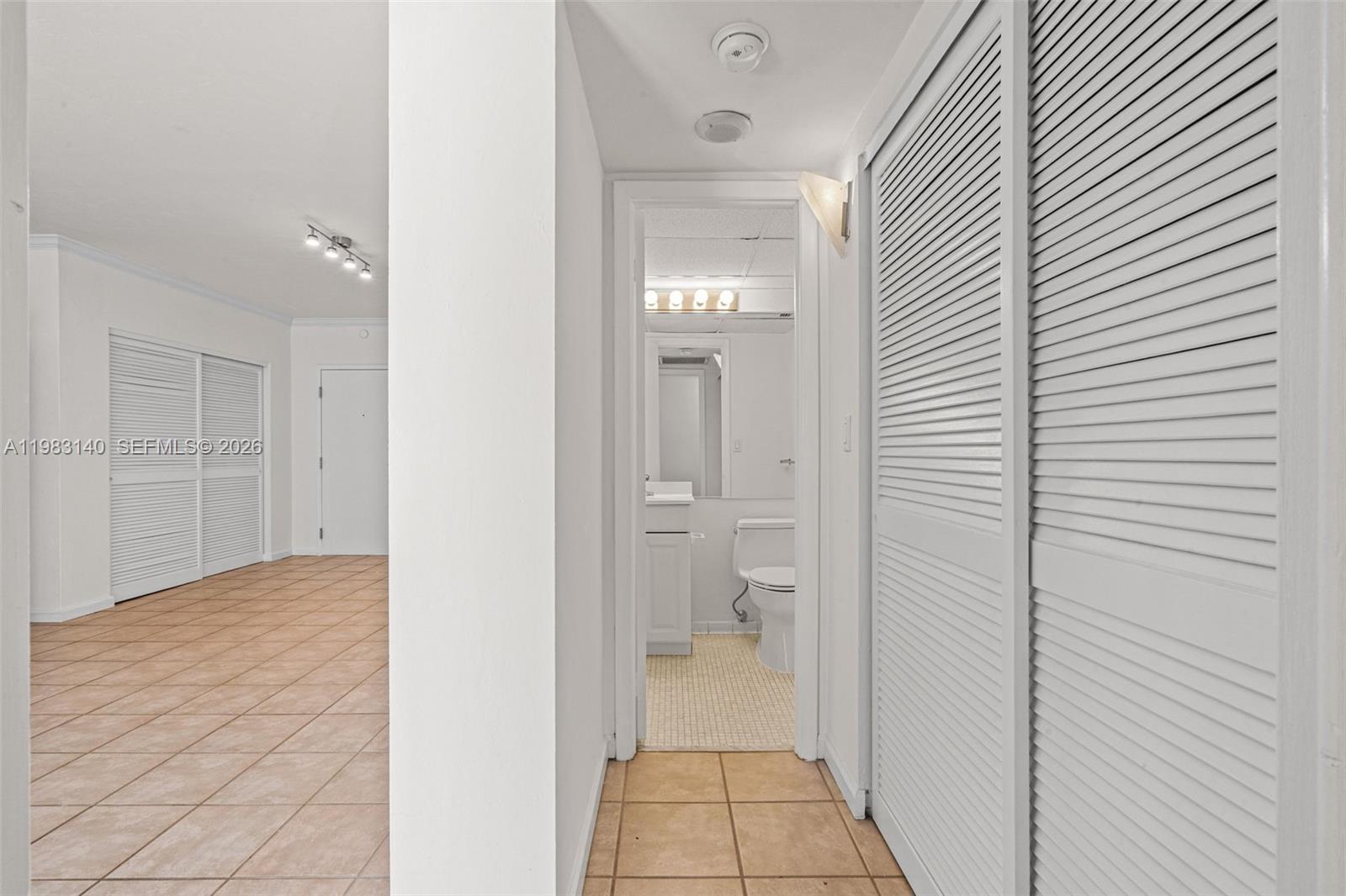 GABLES WATERWAY TOWERS CO - Residential Lease