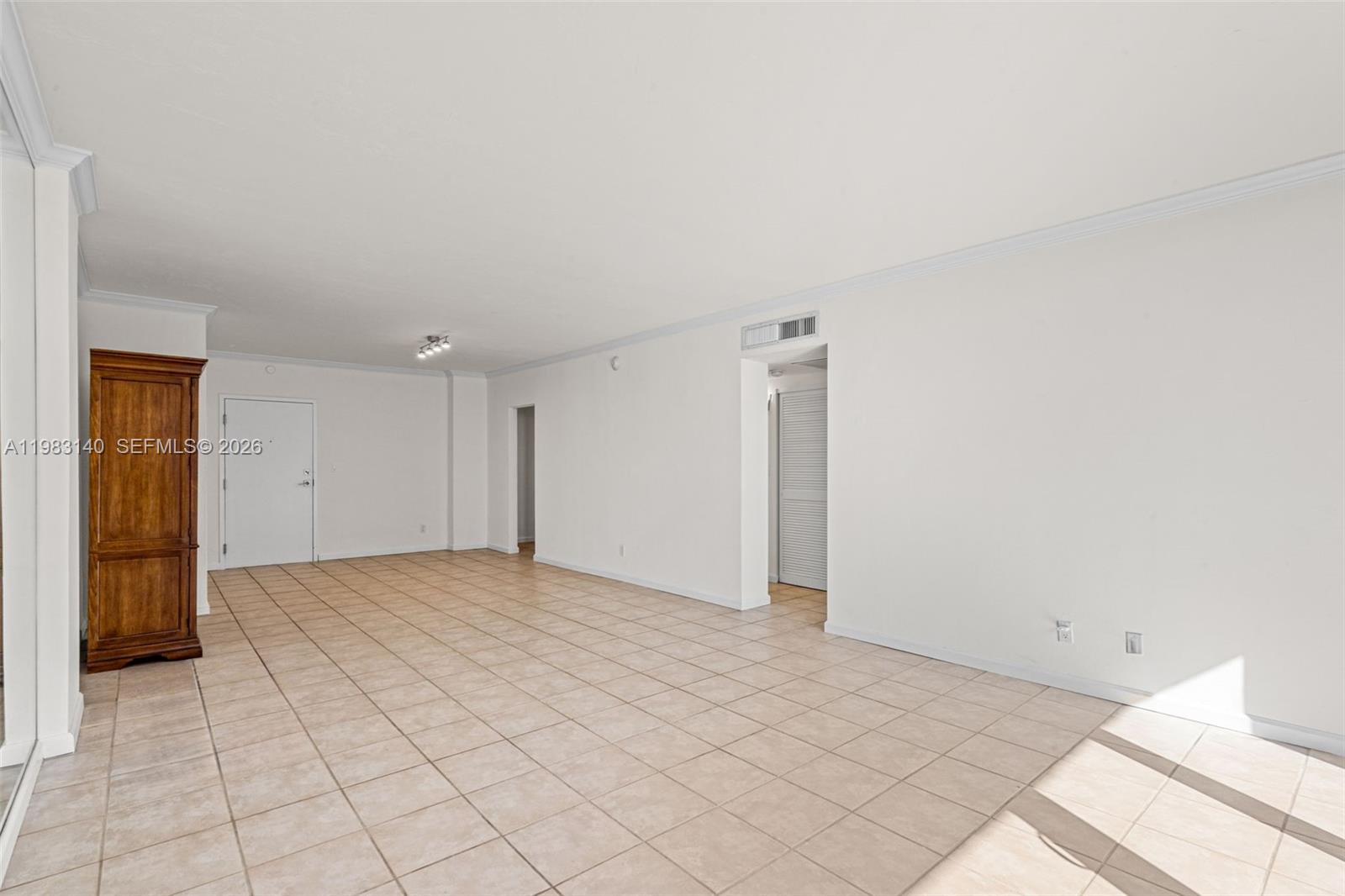 GABLES WATERWAY TOWERS CO - Residential Lease