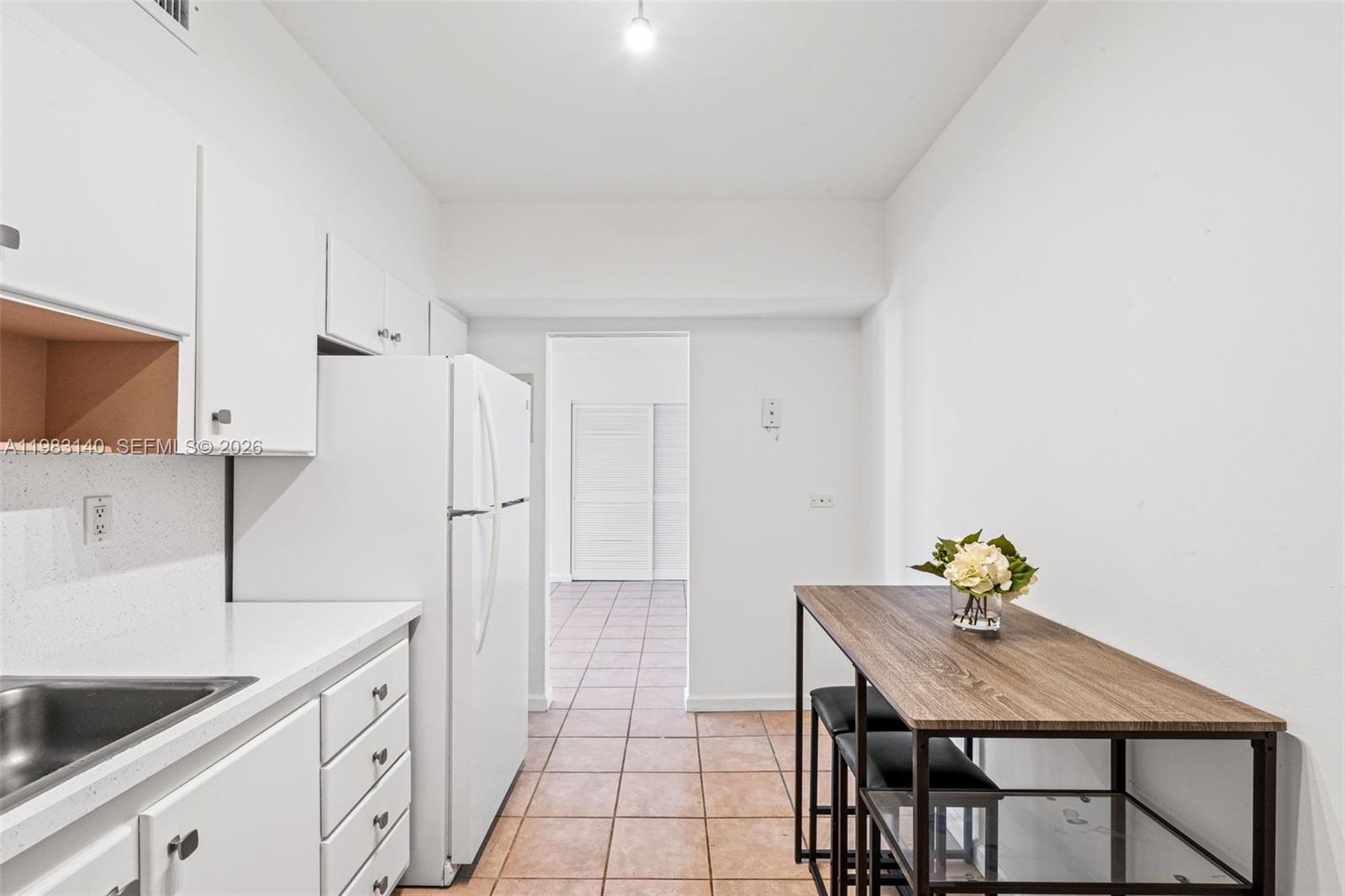 GABLES WATERWAY TOWERS CO - Residential Lease