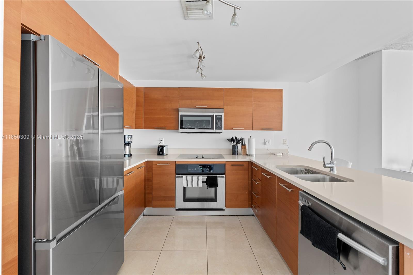 3250 NE 1st Ave 917