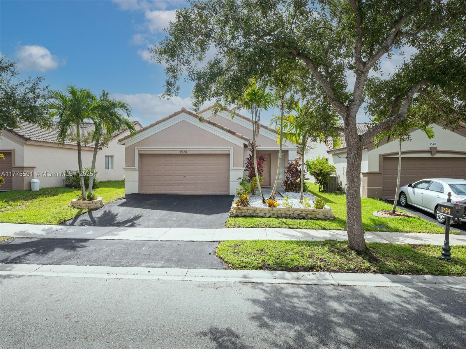 Rental Property at 1524 Canary Island Dr, Weston, Broward County, Florida - Bedrooms: 3 
Bathrooms: 2  - $4,100 MO.