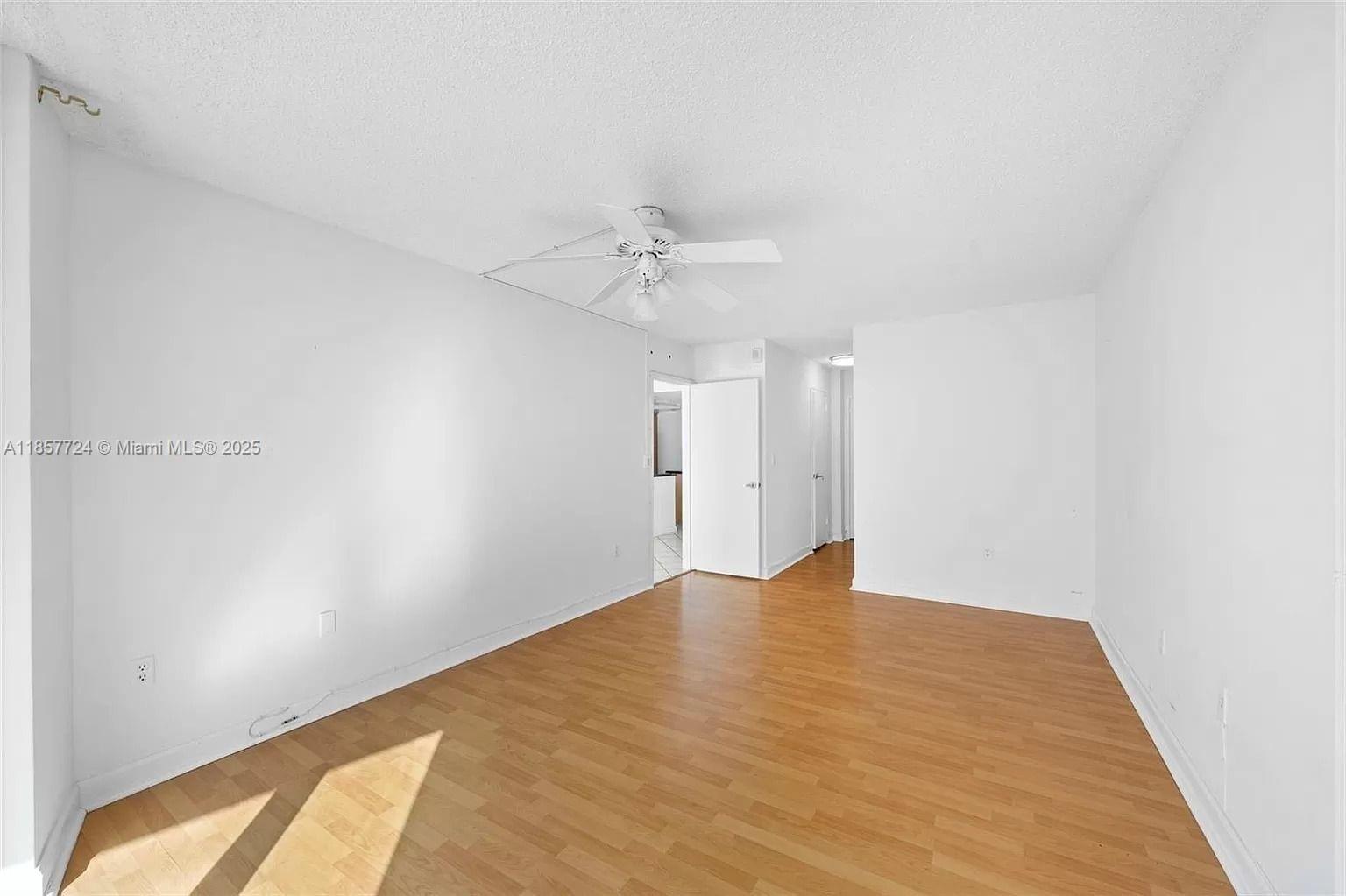 BAYVIEW TERR CONDO - Residential