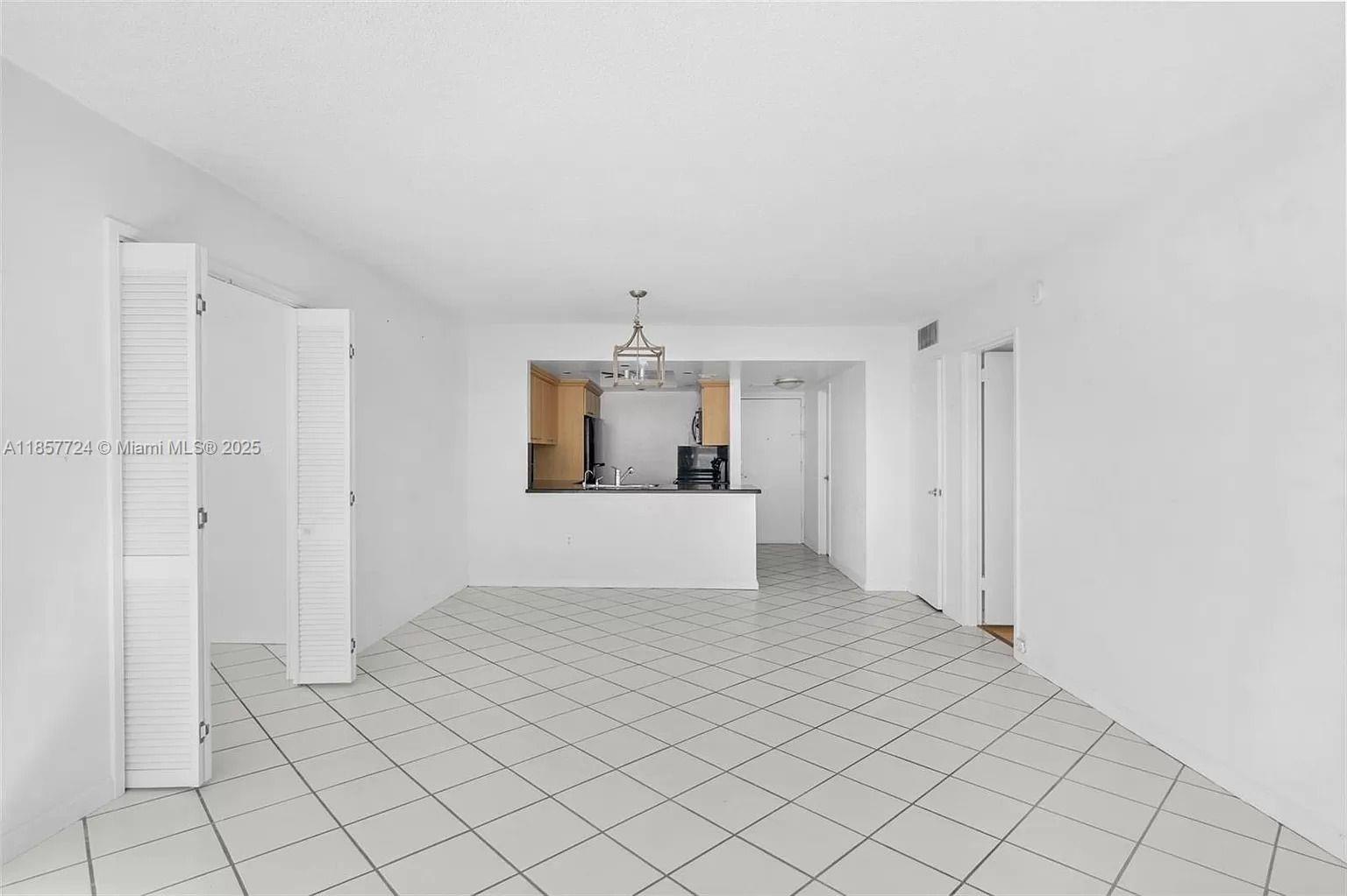 1228 West Ave 1415