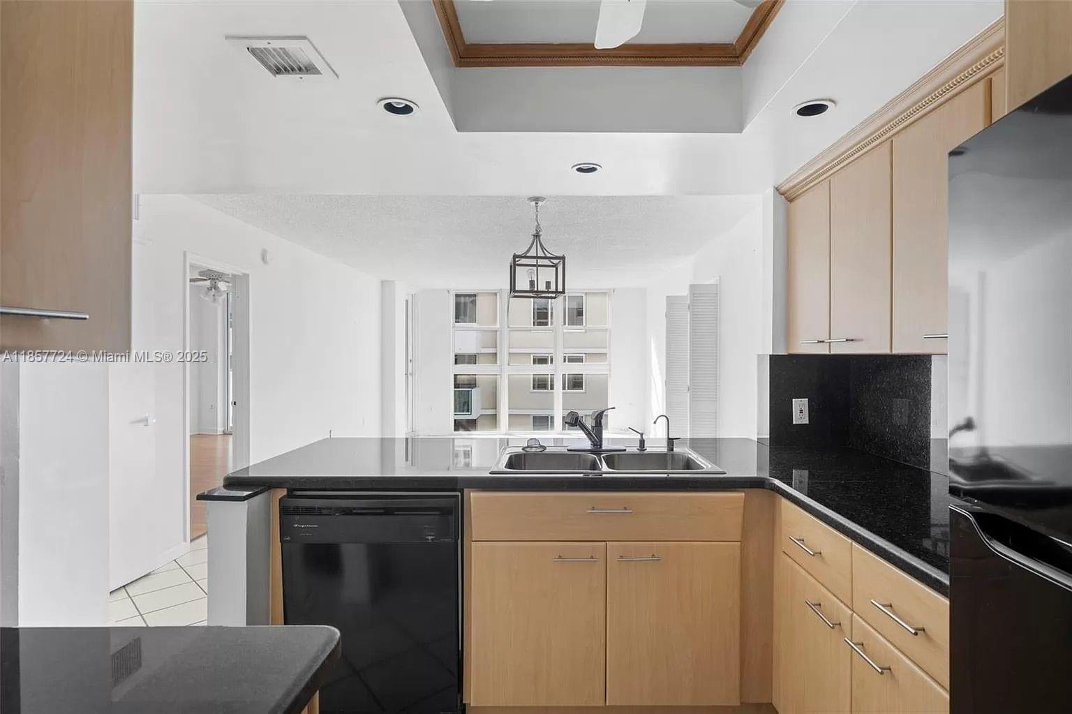 BAYVIEW TERR CONDO - Residential