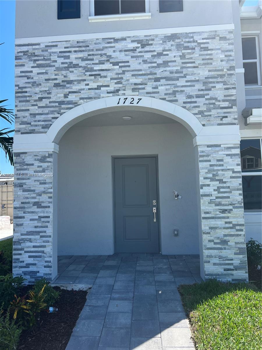 1727 SE 26th Ter