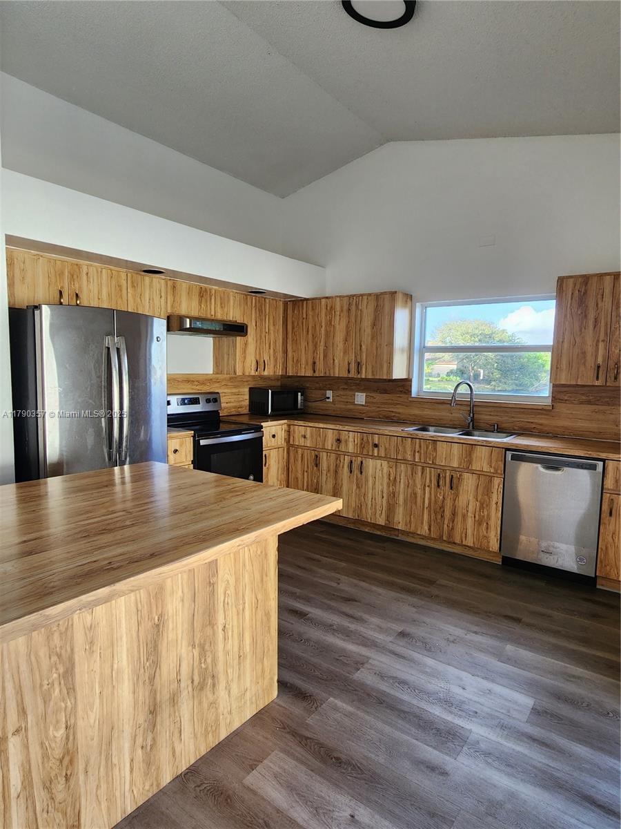 COUNTRYSIDE WEST - Residential