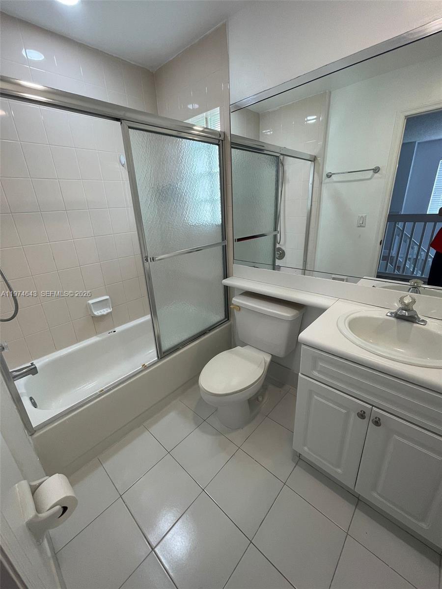 EMERALD POINTE - Residential Lease
