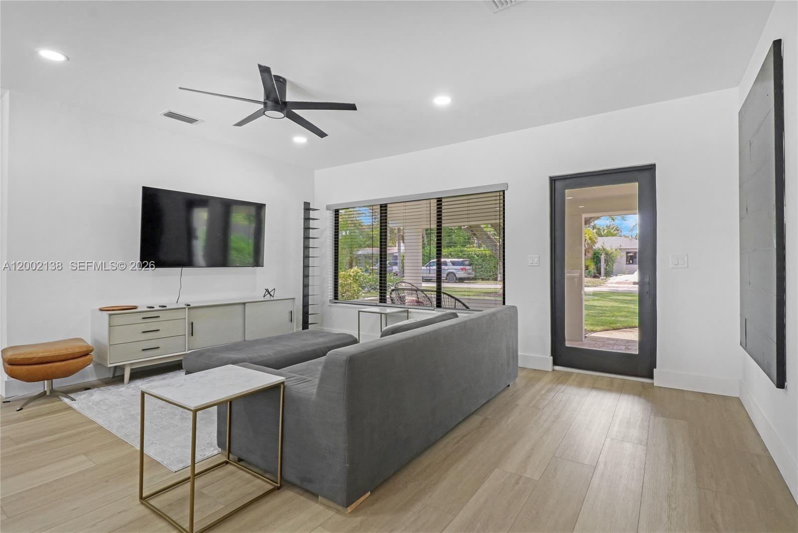 LAUDERDALE PARK 6-33 1/2 - Residential