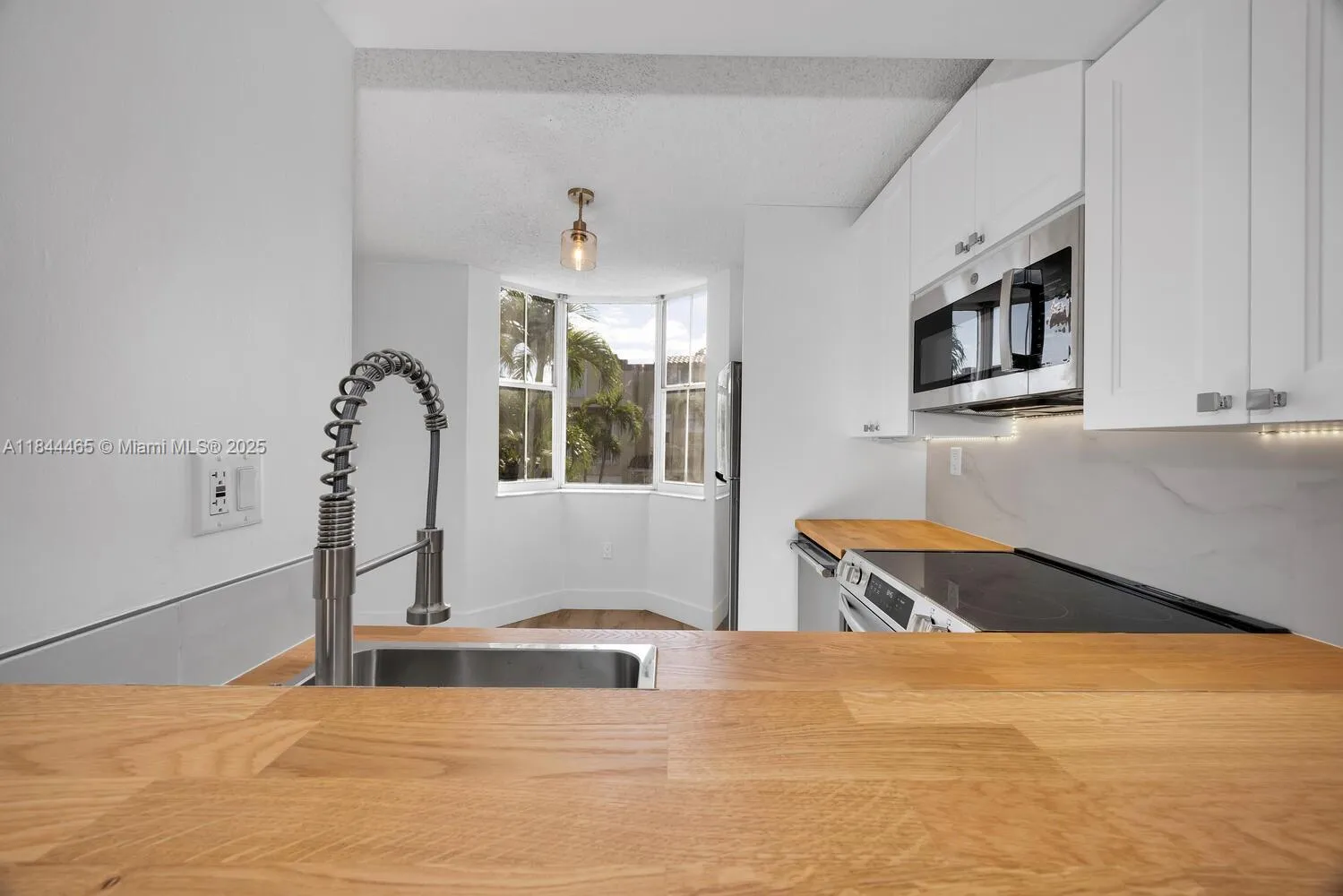 Miami, Florida 33126, United States, 3 Bedrooms Bedrooms, ,3 BathroomsBathrooms,Residential,Active,175693