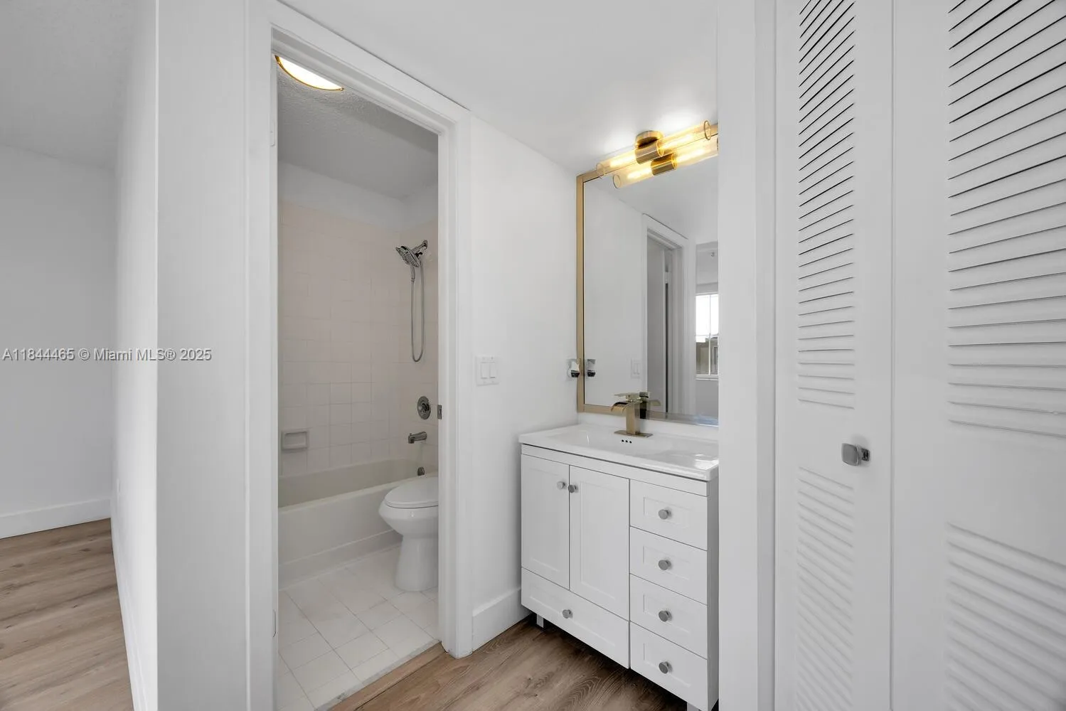 Miami, Florida 33126, United States, 3 Bedrooms Bedrooms, ,3 BathroomsBathrooms,Residential,Active,175693