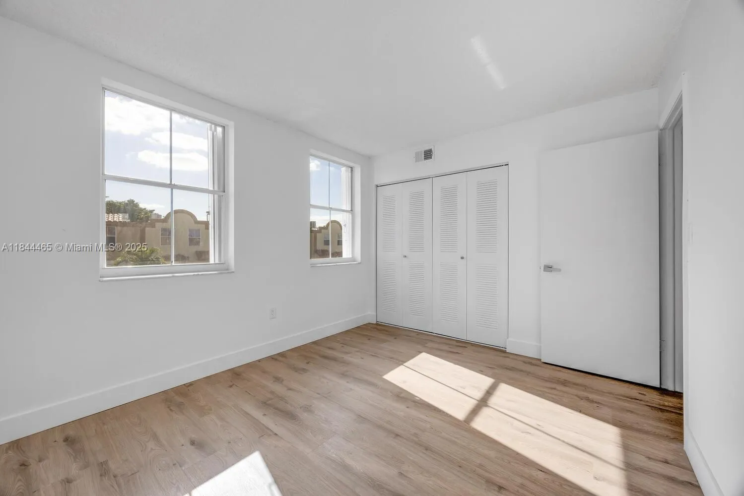 Miami, Florida 33126, United States, 3 Bedrooms Bedrooms, ,3 BathroomsBathrooms,Residential,Active,175693