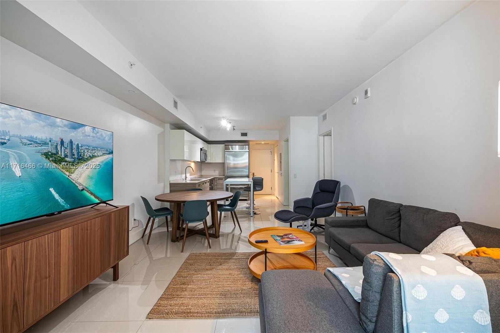 1300 Brickell Bay Dr 700