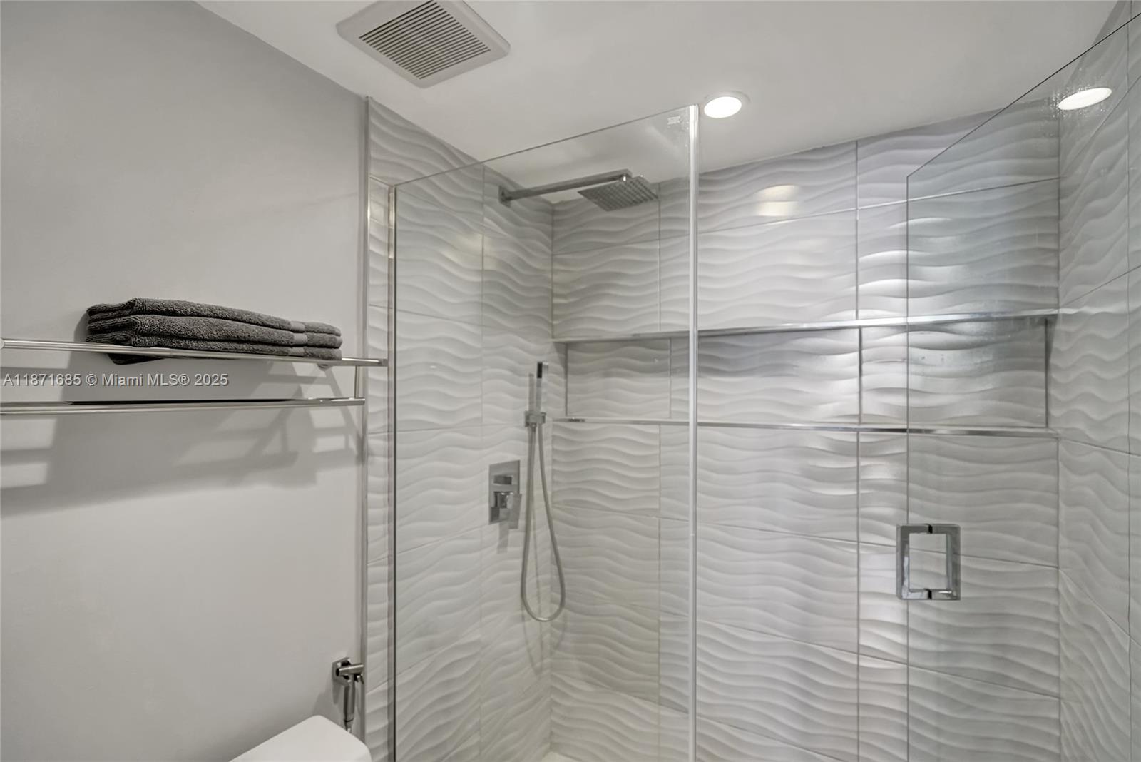 SEA AIR TOWERS CONDO - Residential Lease