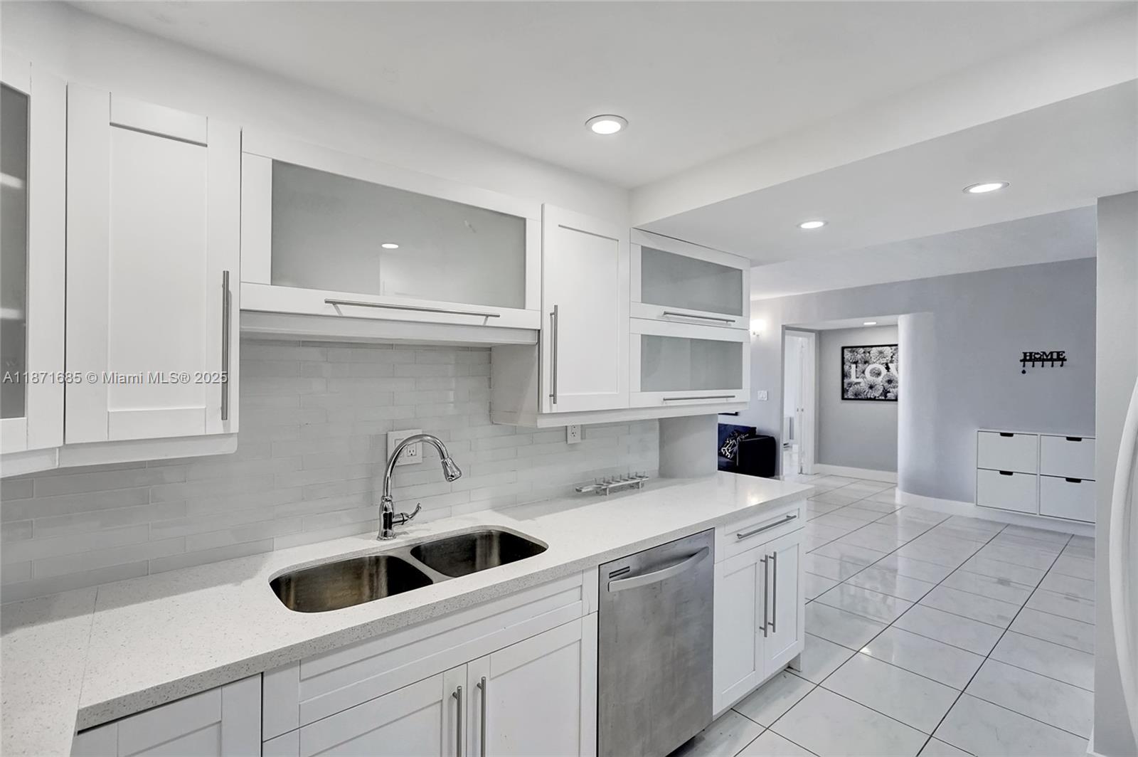 SEA AIR TOWERS CONDO - Residential Lease