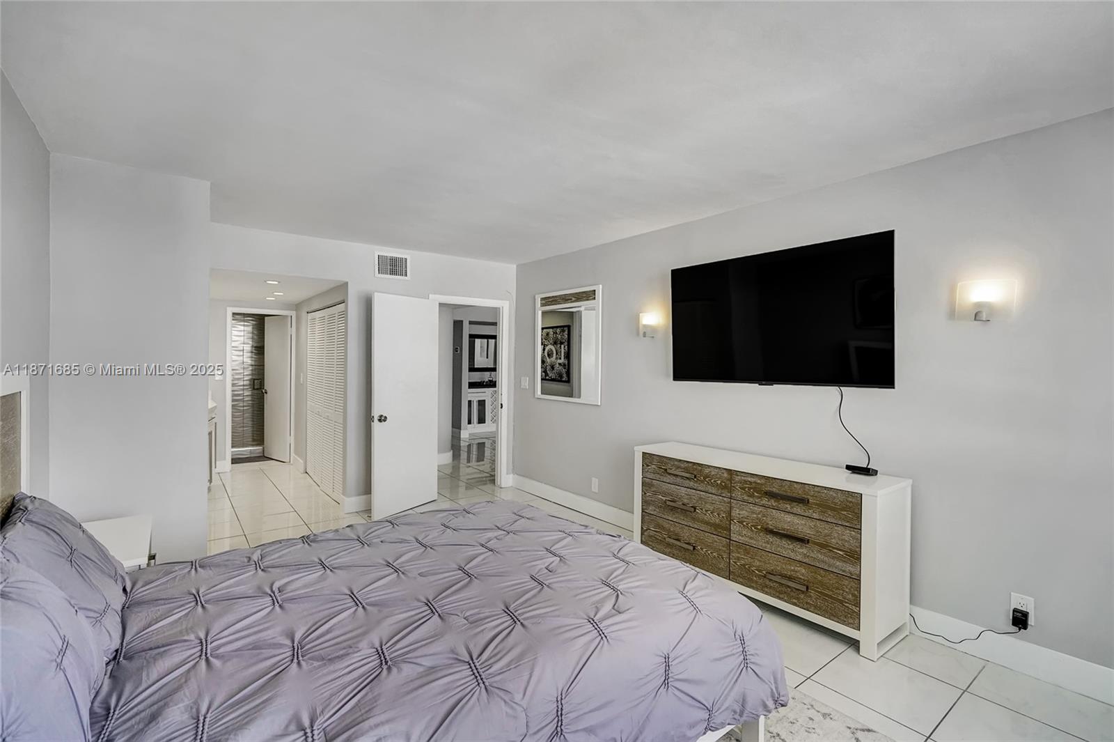 SEA AIR TOWERS CONDO - Residential Lease