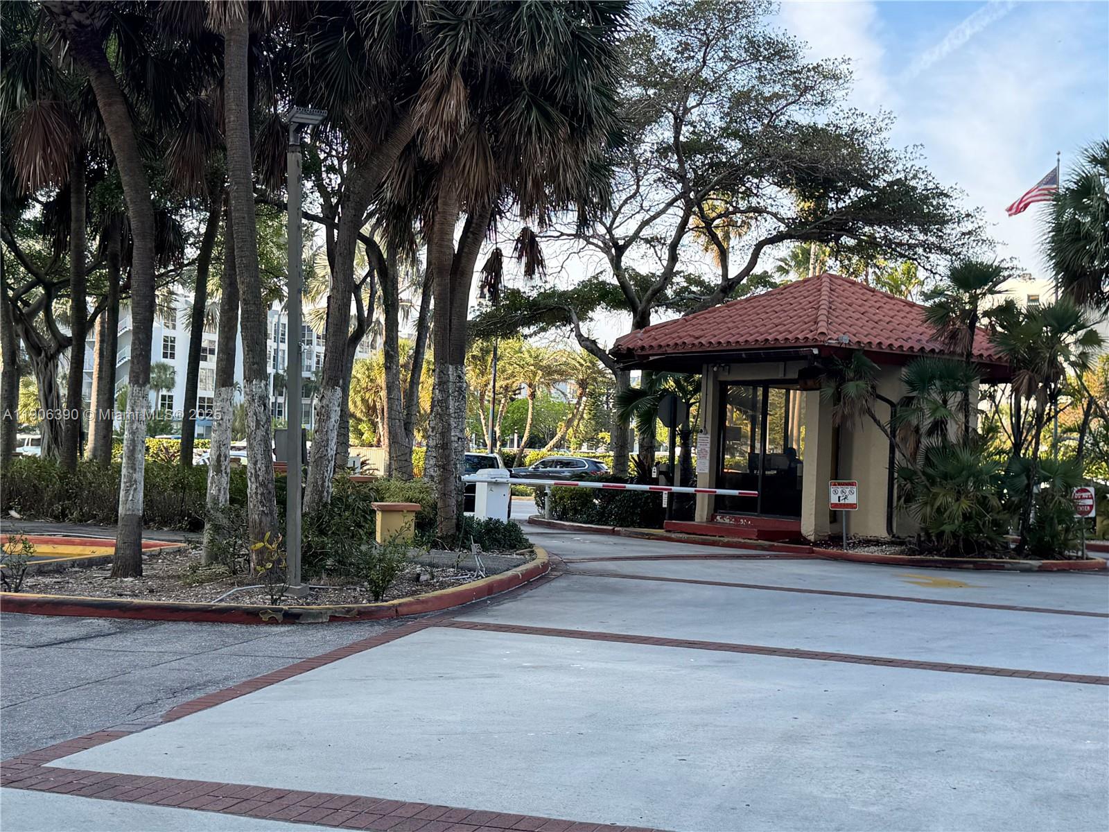 WINSTON TOWERS 600 CONDO - Residential