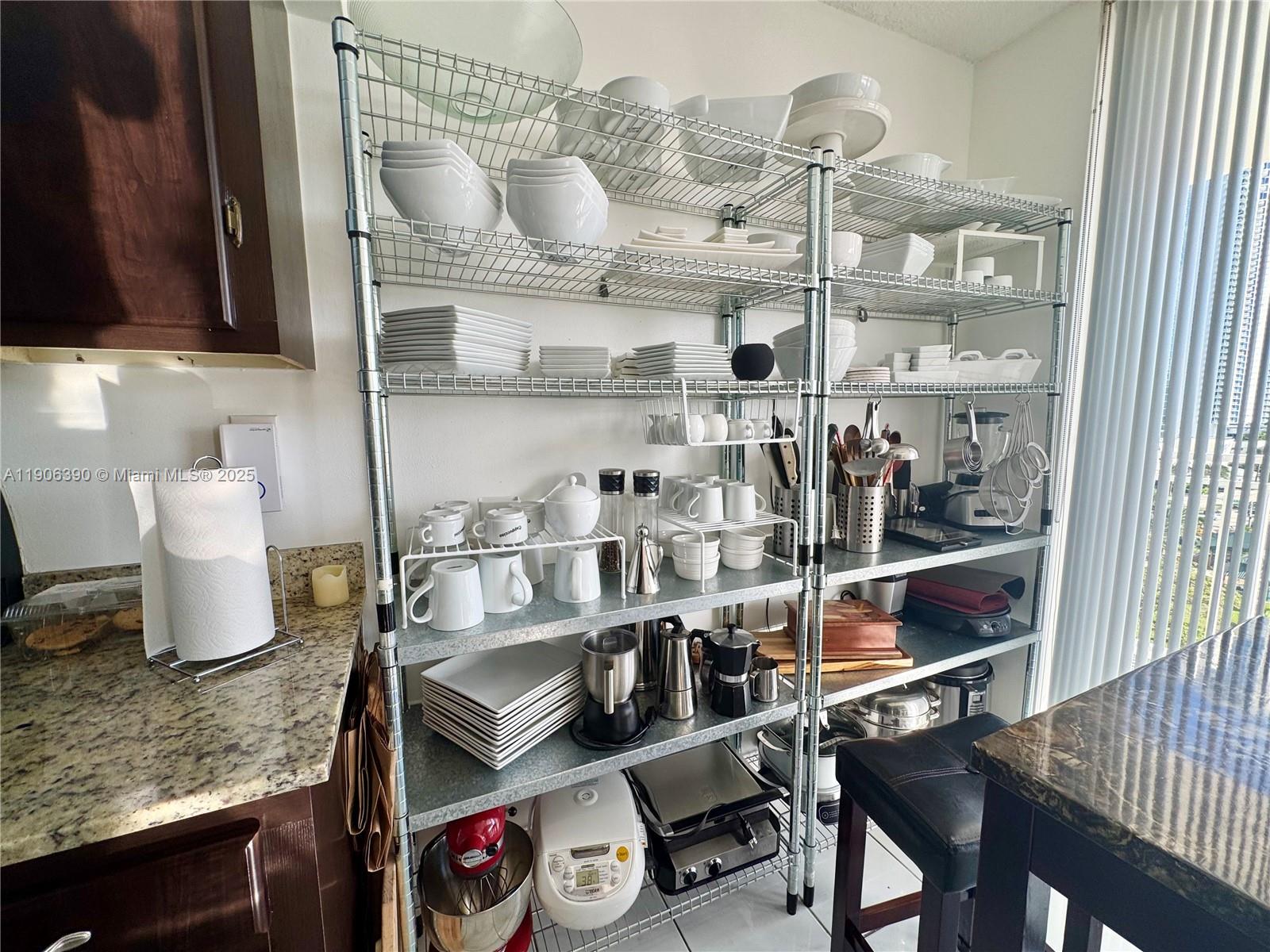 WINSTON TOWERS 600 CONDO - Residential