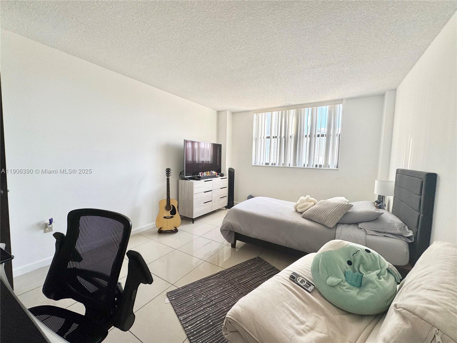 WINSTON TOWERS 600 CONDO - Residential