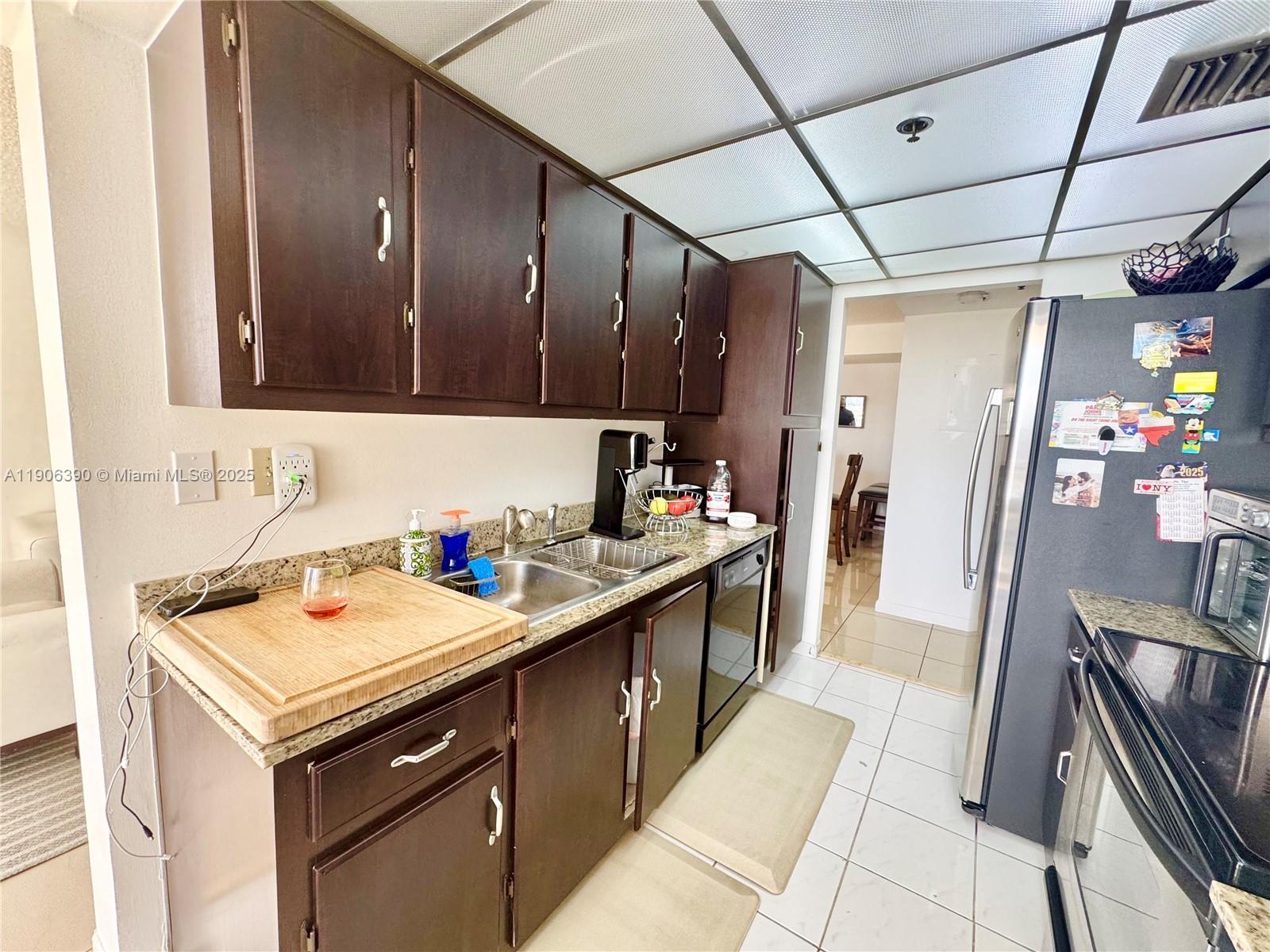 WINSTON TOWERS 600 CONDO - Residential