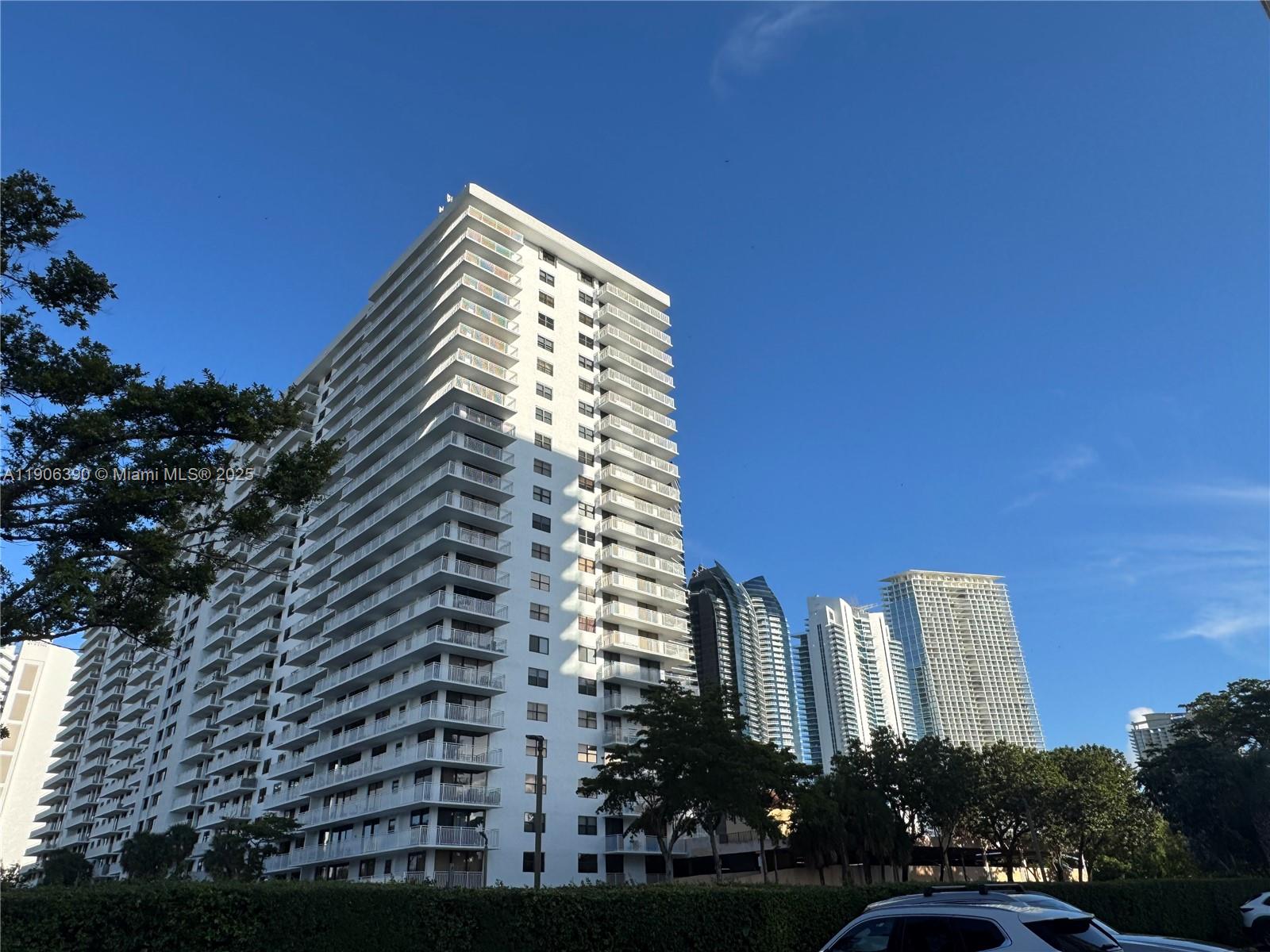 WINSTON TOWERS 600 CONDO - Residential
