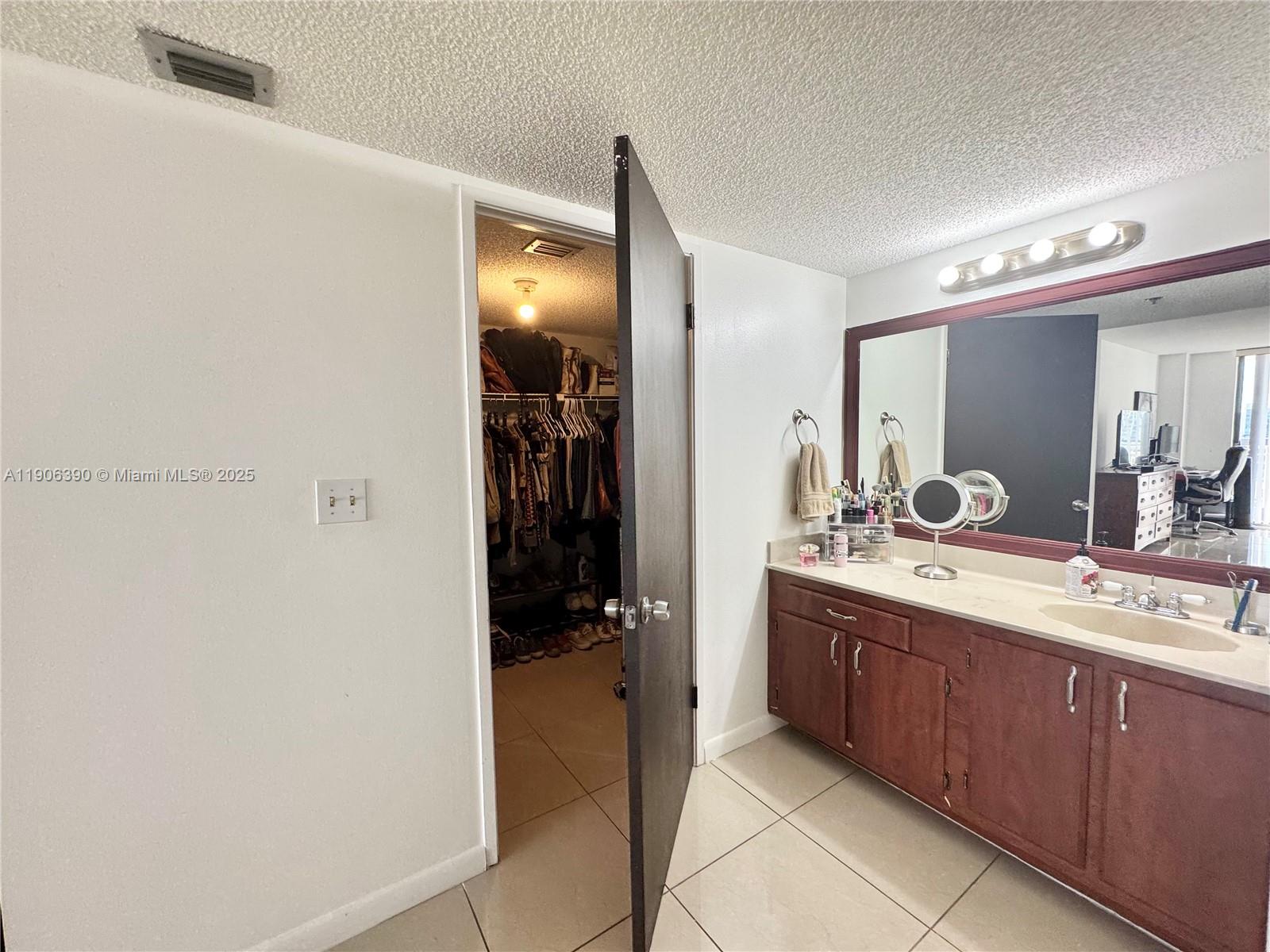 WINSTON TOWERS 600 CONDO - Residential