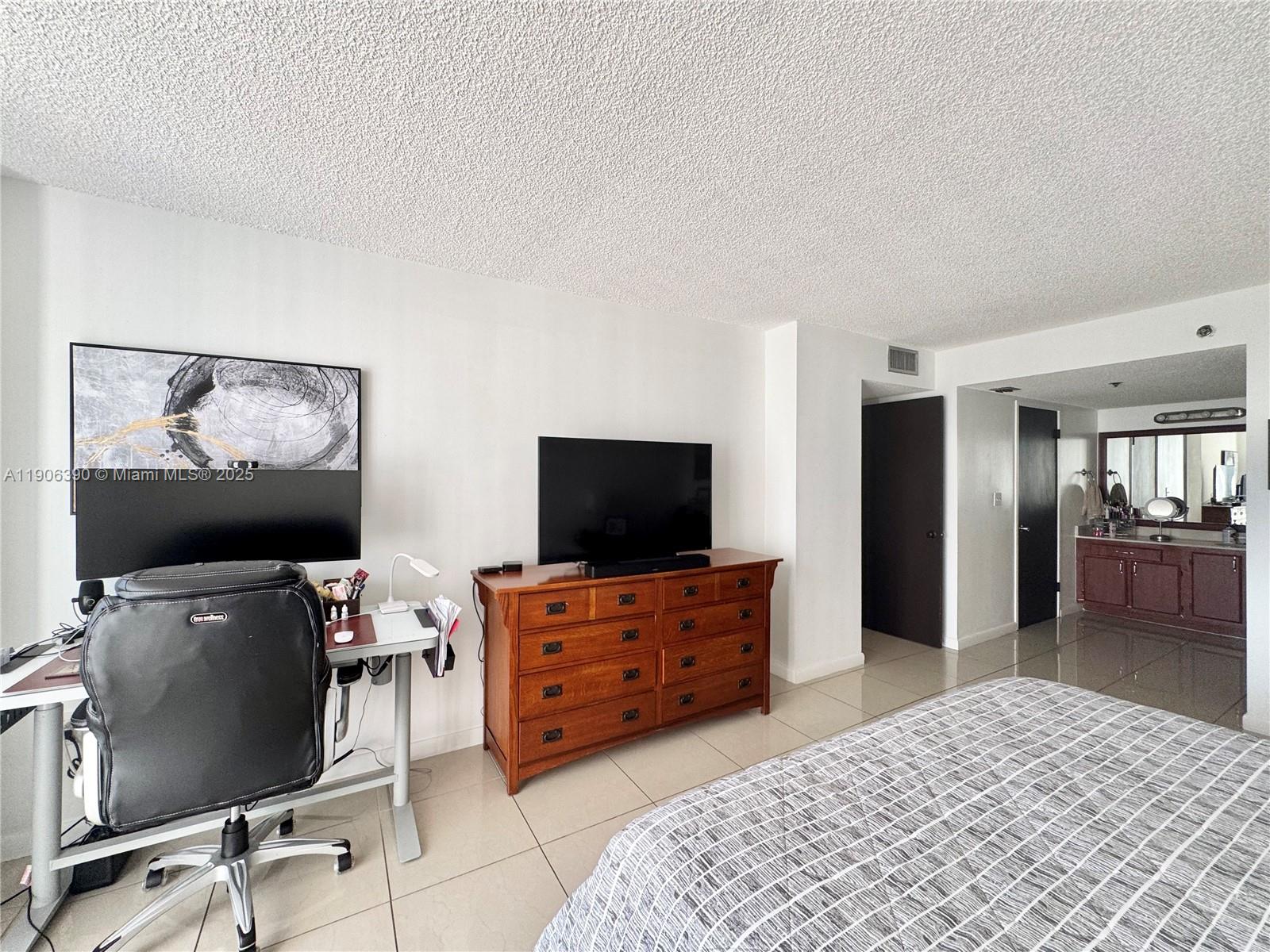 WINSTON TOWERS 600 CONDO - Residential