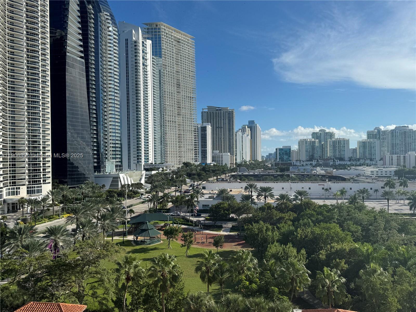 WINSTON TOWERS 600 CONDO - Residential