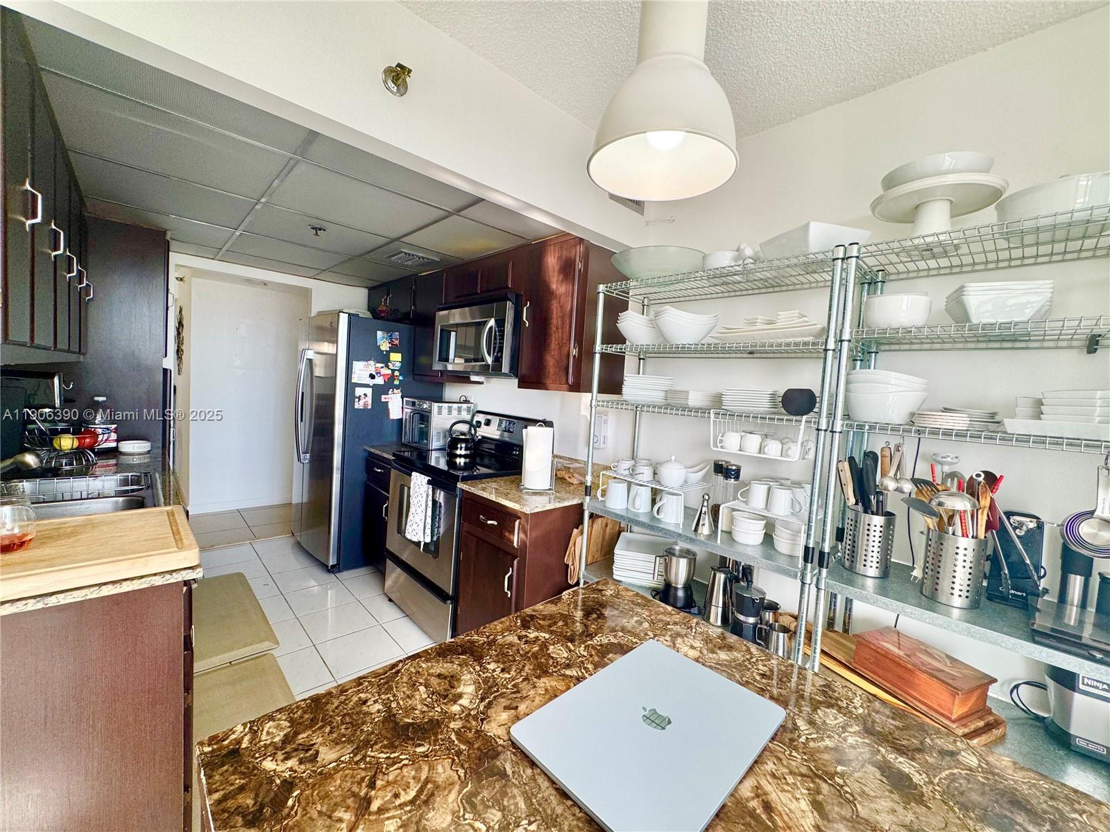 WINSTON TOWERS 600 CONDO - Residential