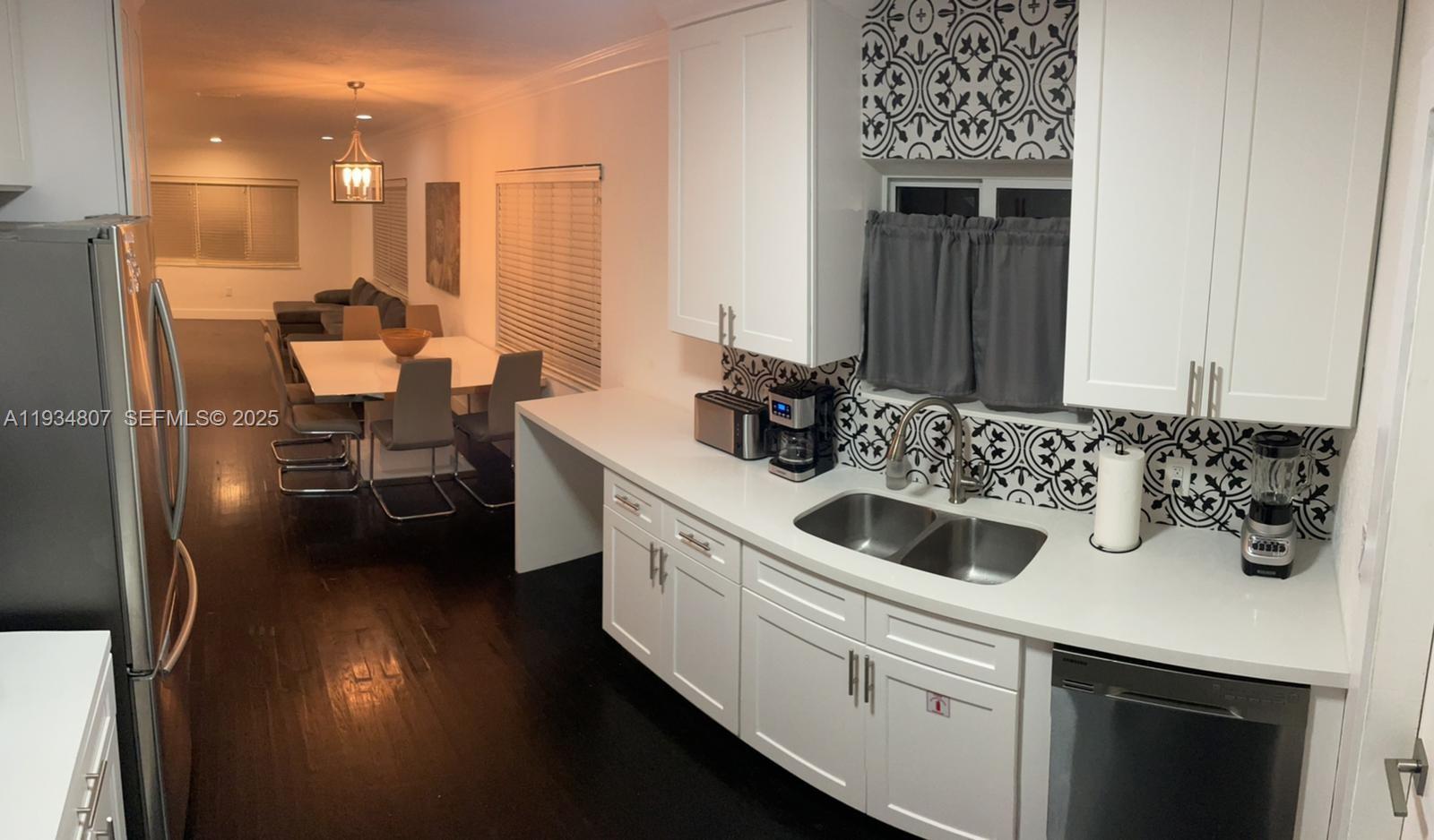 HOLLYWOOD - Residential