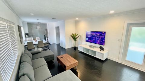 1955 Washington St Hollywood FL 33020