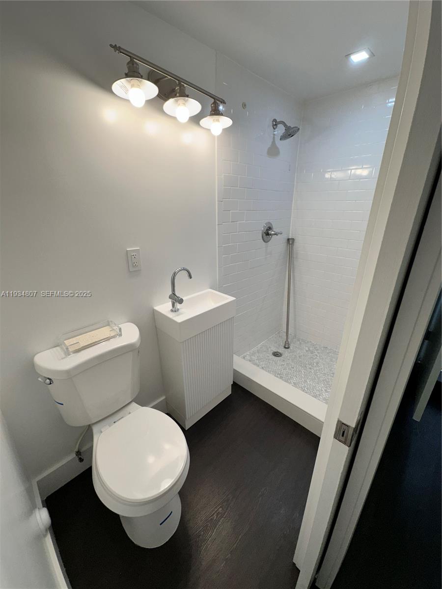 HOLLYWOOD - Residential