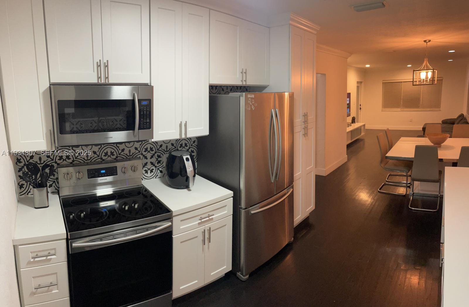 HOLLYWOOD - Residential