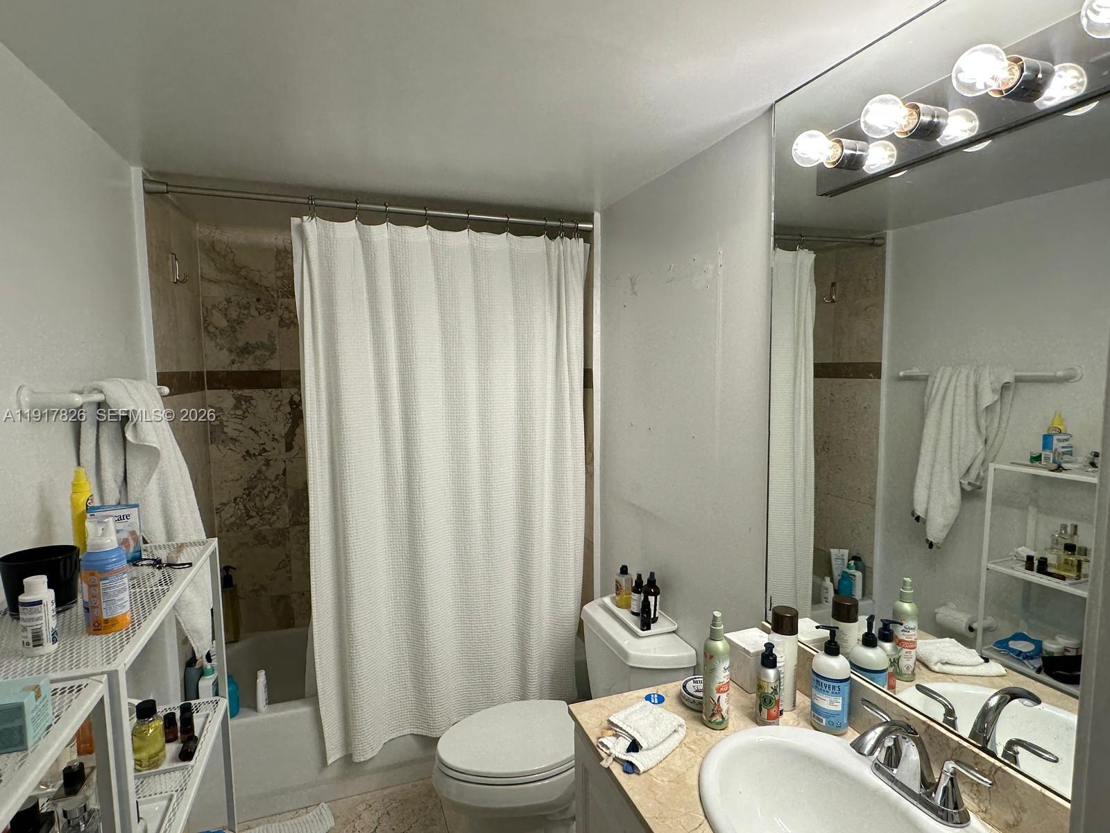 ROND POINT CONDO - Residential