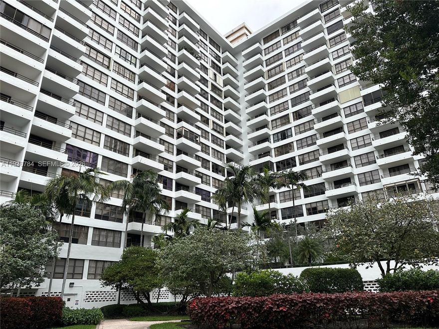 Bright and well-located apartment in Hallandale Beach. This unit features 2 bedrooms and 2 bathrooms,
generous closet space, and a pleasant view, filled with natural light. Community amenities include a marina with 26 slips, 5 tennis courts, two swimmings pools, BBQ area, lush walking paths and 24-hour security. Walking distance to the beach and nearby shops, located in a excellent and highly desirable area. Great opportunity for living or investment.
All information is approximate and not warranted or guaranteed.