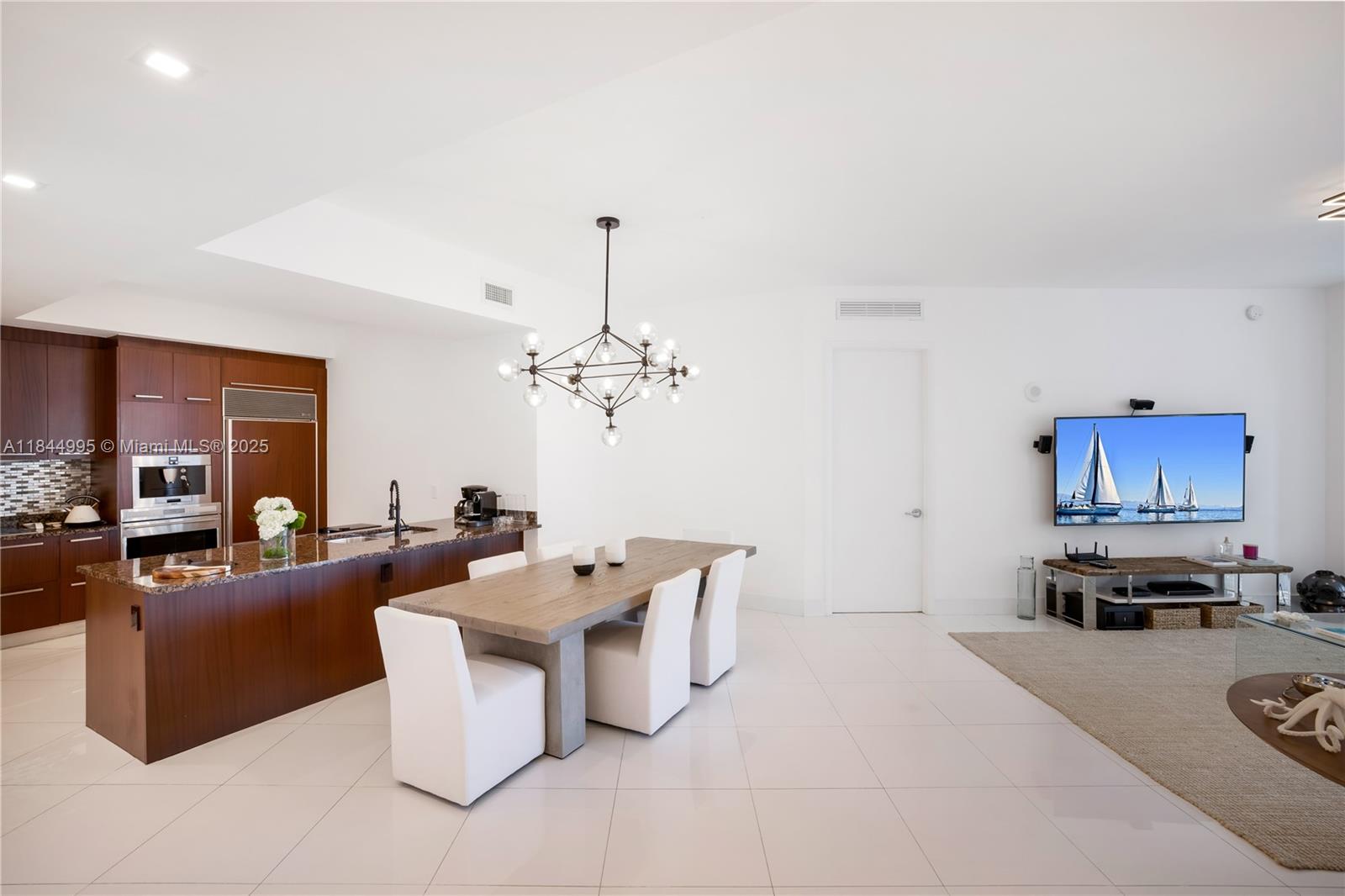 15901 Collins Ave 707