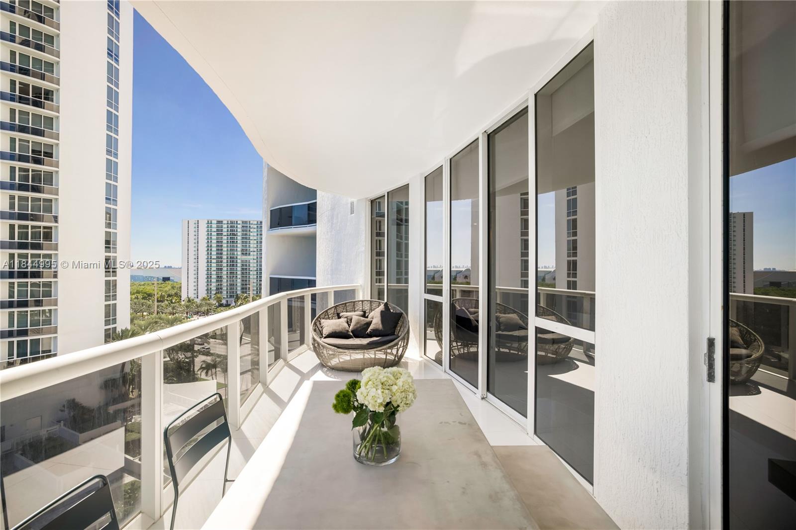 15901 Collins Ave 707
